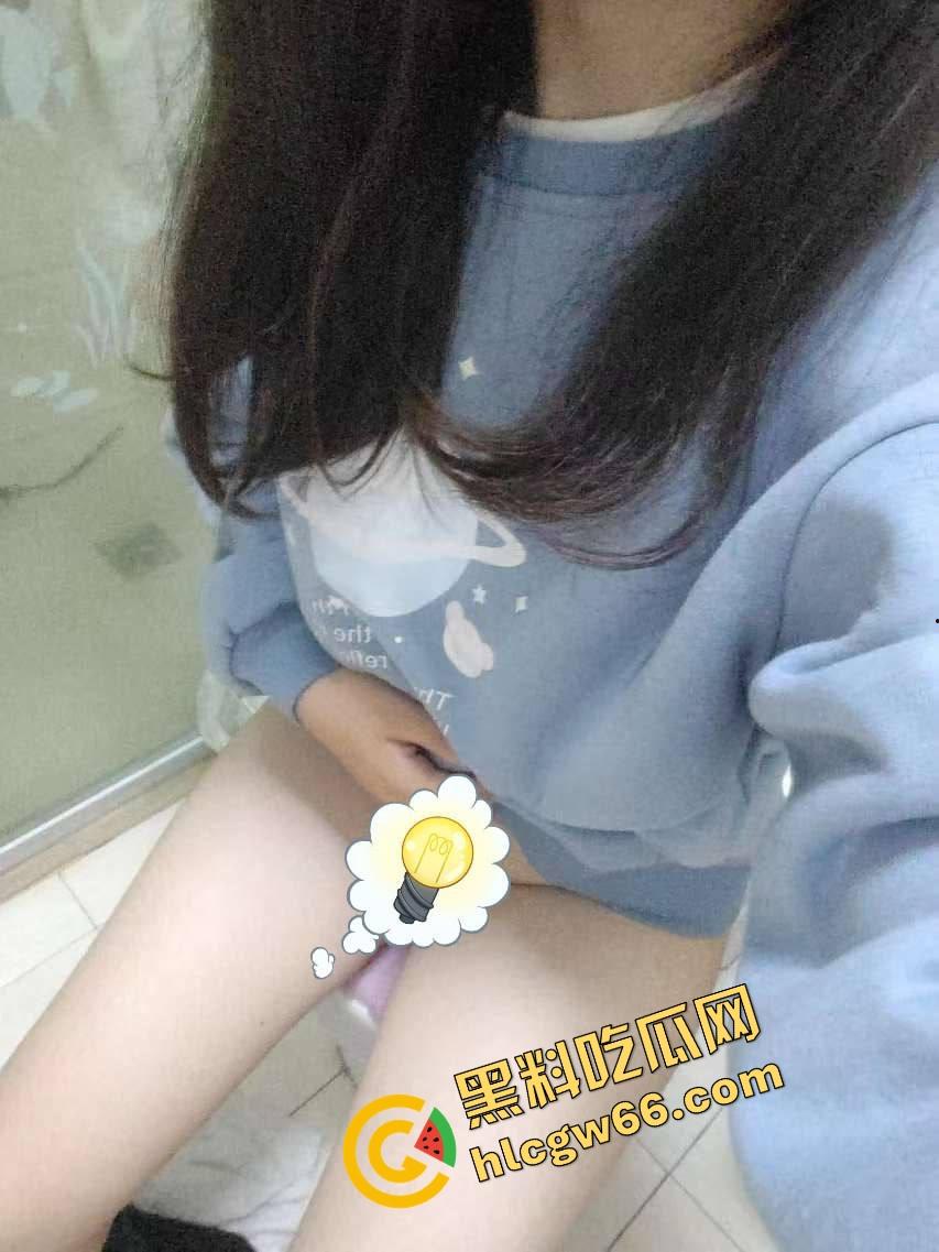 四川刚毕业学生妹『袁梦』化身母狗战士，校服做爱洗手间无套后入、颜射舔精全都安排！  第5张