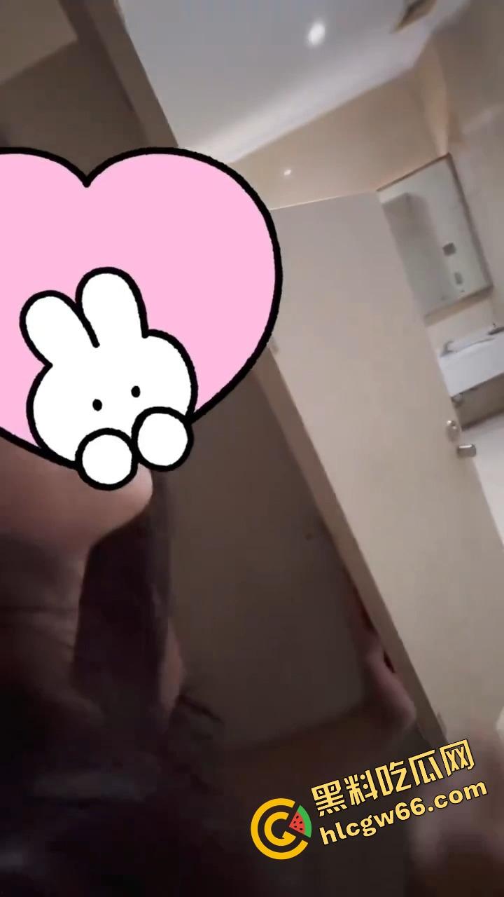 四川刚毕业学生妹『袁梦』化身母狗战士，校服做爱洗手间无套后入、颜射舔精全都安排！  第7张