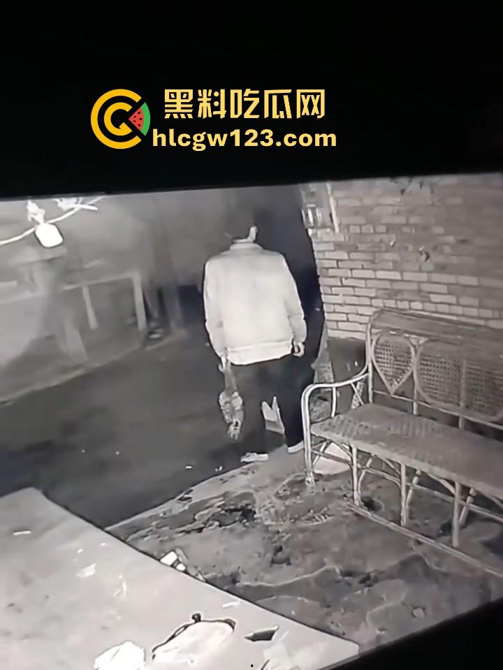 恐怖真实鬼上身 监控拍下可怕全过程 口撕活鸡只喝血吃鸡头 全身抽搐痉挛 最后找法师驱邪！  第4张