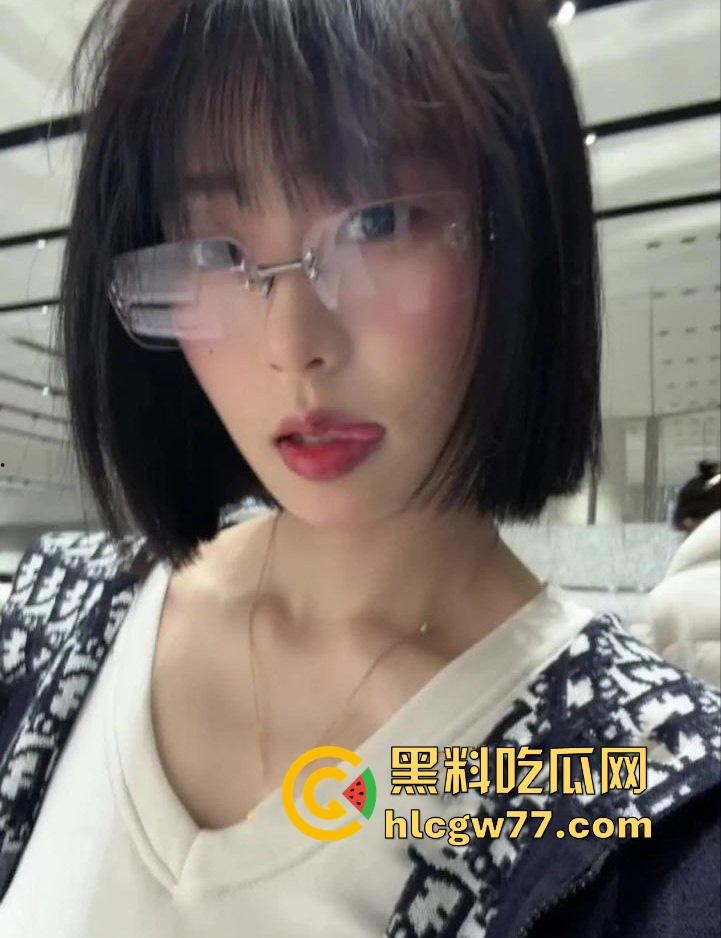 抖音14w粉丝网红【公主电闪】私密视频照片流出 卖片哥的评论都被删完了 女上骑乘超熟练！  第20张