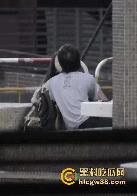 武汉小伙靠黄金手指拿下富婆姐姐,少妇被抠到表情爽得浪叫求饶一看就到点了，这才是真正的手艺人！  第10张