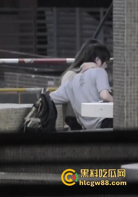 武汉小伙靠黄金手指拿下富婆姐姐,少妇被抠到表情爽得浪叫求饶一看就到点了，这才是真正的手艺人！  第11张