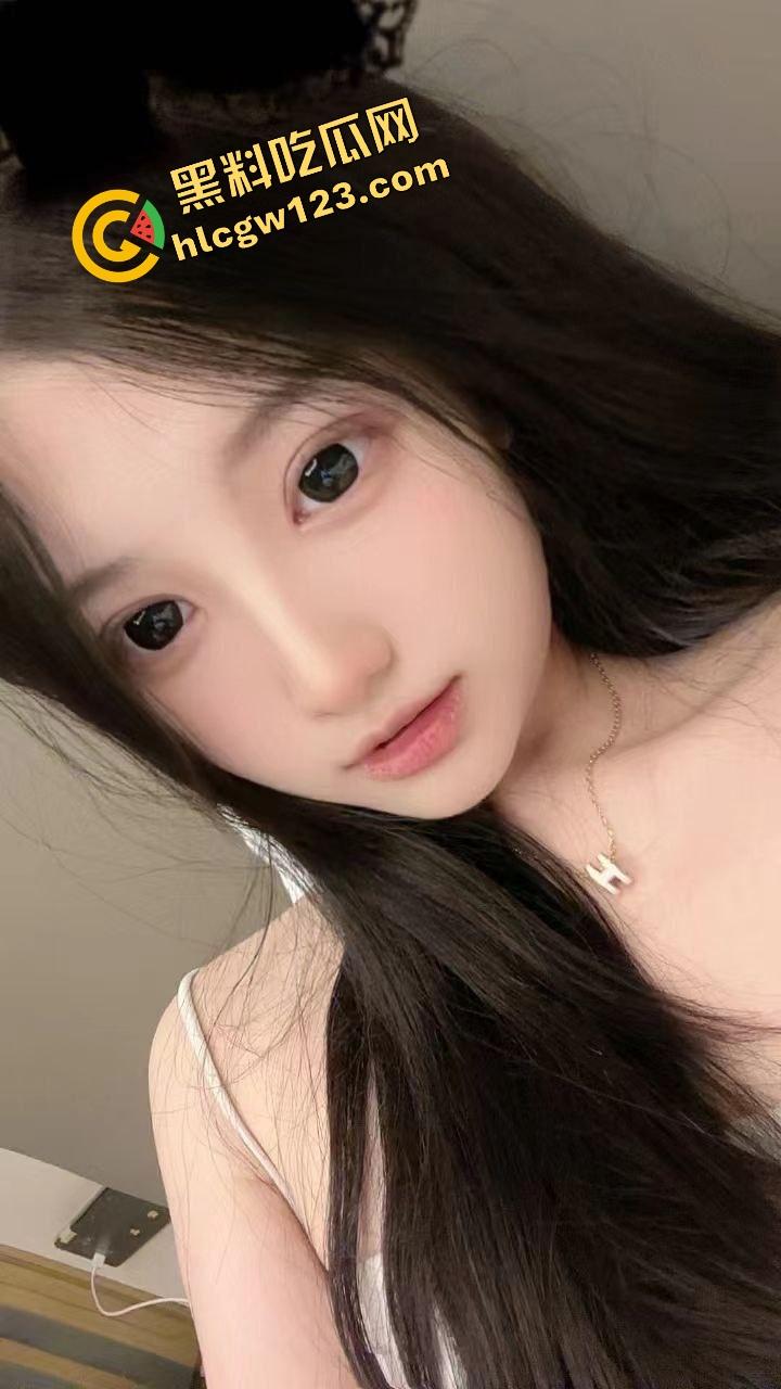 黑料吃瓜粉丝必看，京爷约炮太地道了，匡威妹子桌上一顿啪啪啪，就是不给看逼有点不厚道了！  第3张