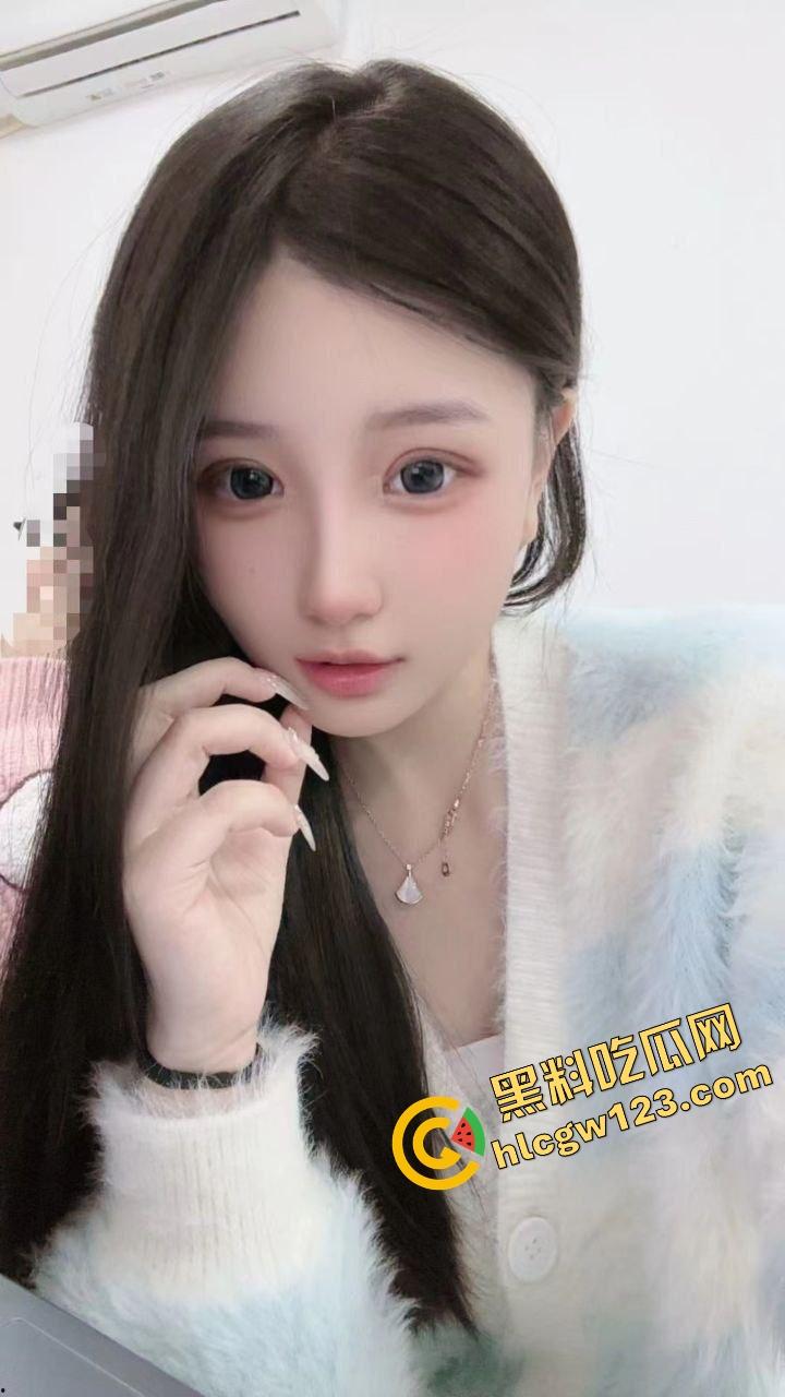 黑料吃瓜粉丝必看，京爷约炮太地道了，匡威妹子桌上一顿啪啪啪，就是不给看逼有点不厚道了！  第6张