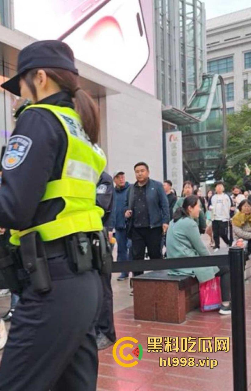 民警变成变态淫魔！外网发布与女警的性爱视频，穿警服口交、后入爆操，极品警花无处遁形！  第2张