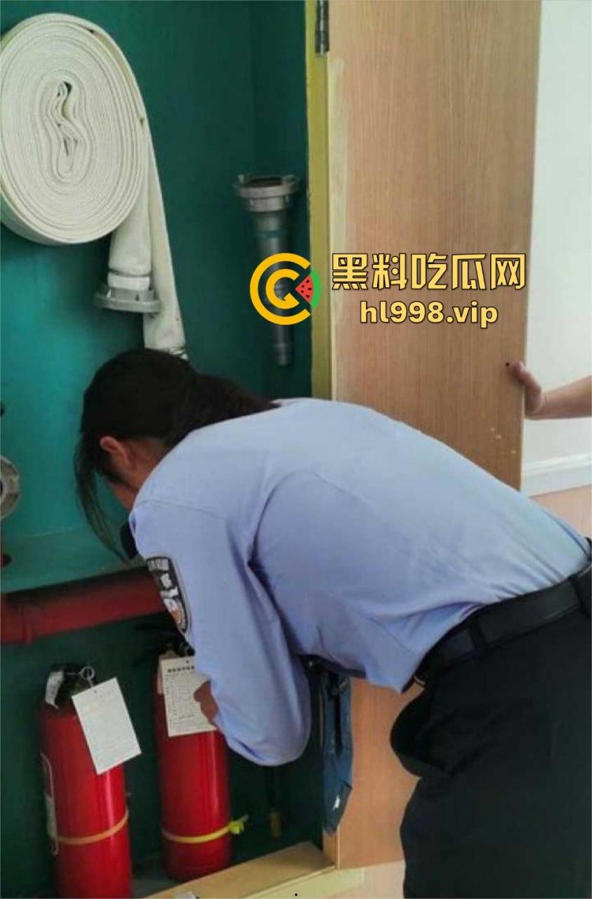 民警变成变态淫魔！外网发布与女警的性爱视频，穿警服口交、后入爆操，极品警花无处遁形！  第10张