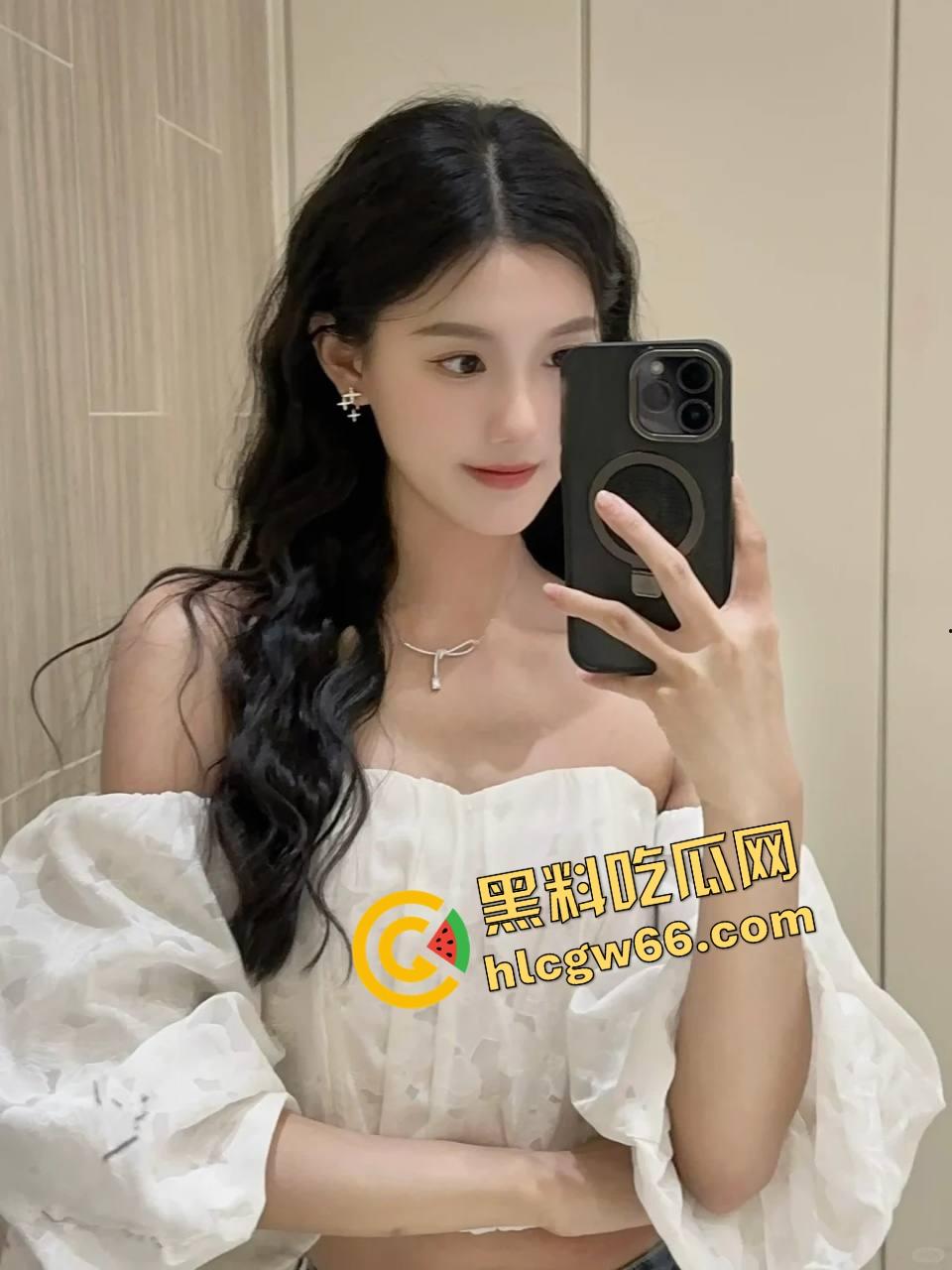 健身教练爆操肥臀女学员，八块腹肌打桩如锤机，床震三十分钟不歇火，操得骚妹尖叫断片！  第1张