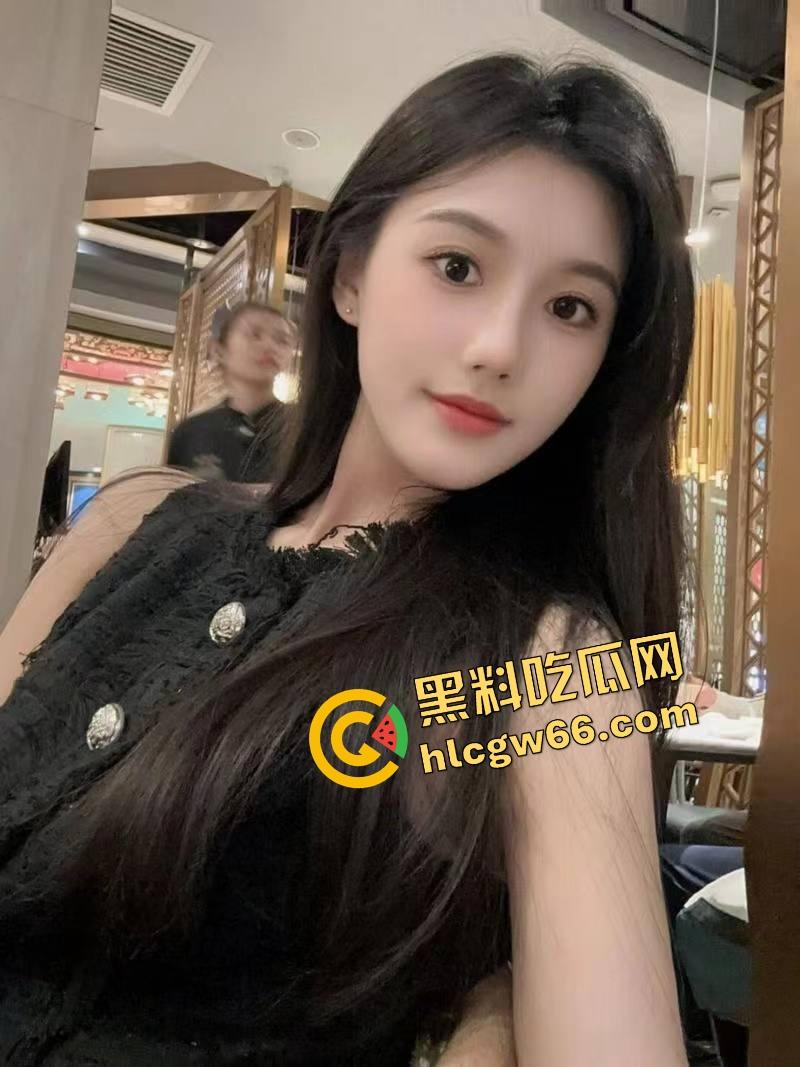 健身教练爆操肥臀女学员，八块腹肌打桩如锤机，床震三十分钟不歇火，操得骚妹尖叫断片！  第2张