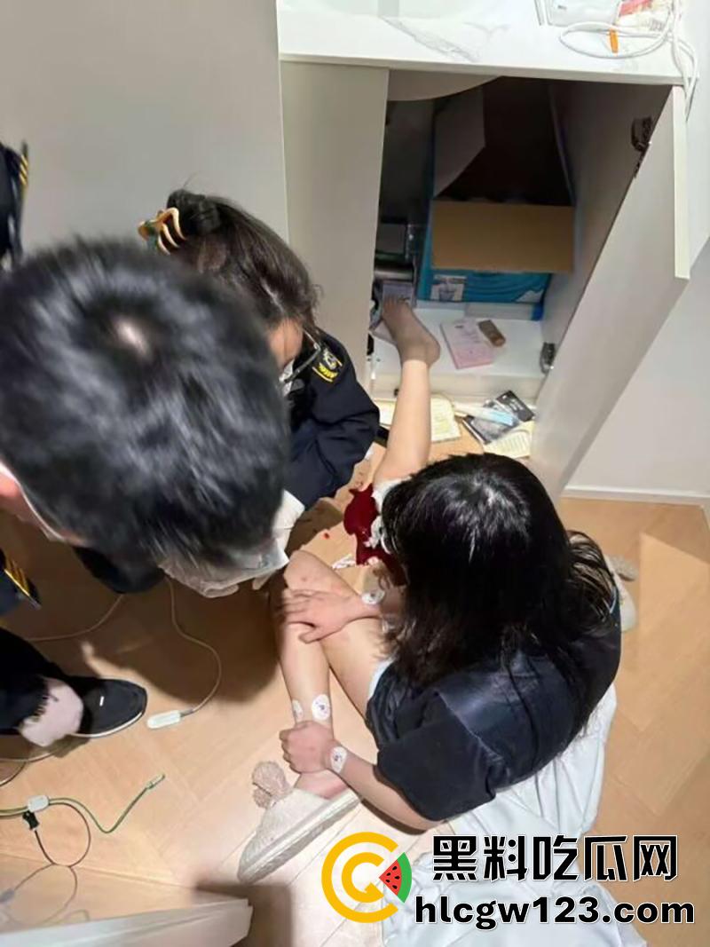 颜值coser【花卷】绿帽大瓜，漫展被富哥400w被包养，竟带前任来富哥房子打炮，结果被曝光！  第20张