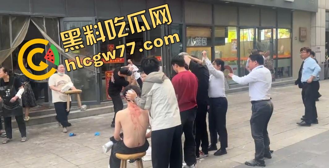 襄阳香辣牛肉面店惊爆刀仔砍人大戏！只因美团欠外卖小哥2000块，进美团部门狂砍同事，直接断手！  第5张