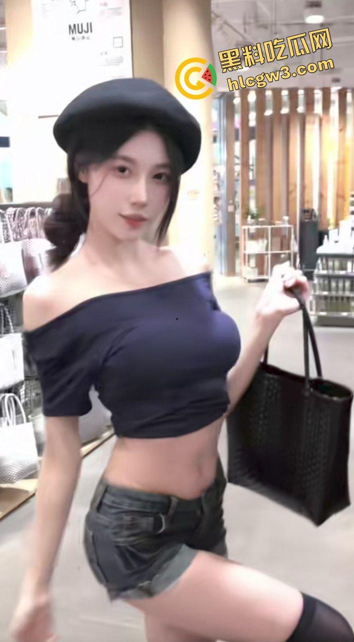 抖音清纯嫩妹E乳反差婊大网红『美了个滢』主页破案骚贱 与会员大哥擦奶口交！独家曝光！  第3张