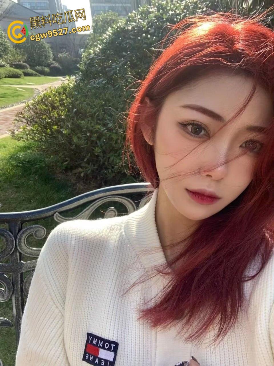 重庆美术学院【江晓晓】，直播被金主线下邀约，多种情趣内衣大秀诱人胴体，高超口技榨取金主精华 !  第4张