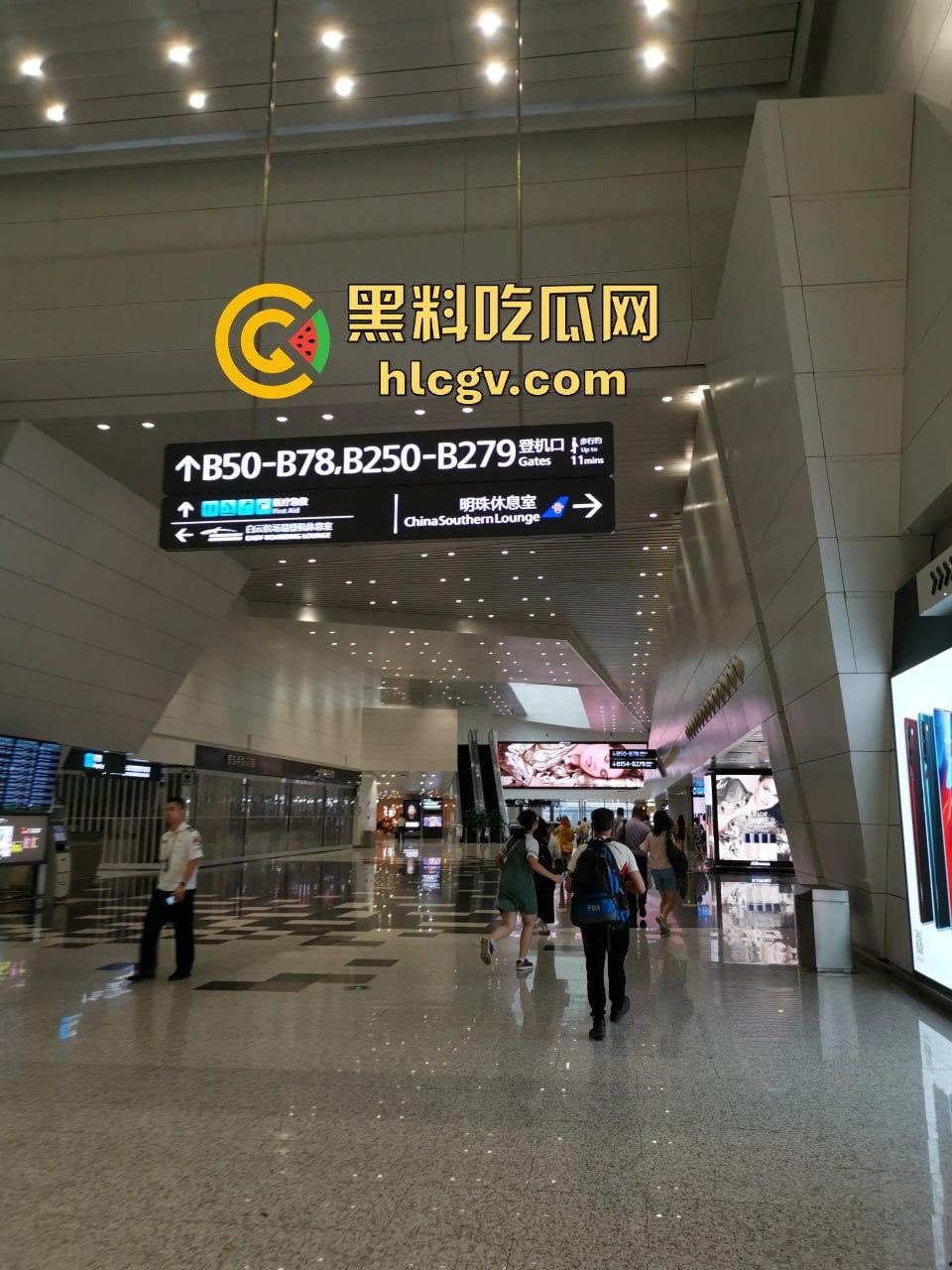 广州白云机场卫生间惊见哥们导管！上飞机前来一发图个睡得香？影子拍了40秒，这哥们结束直接收场！  第2张