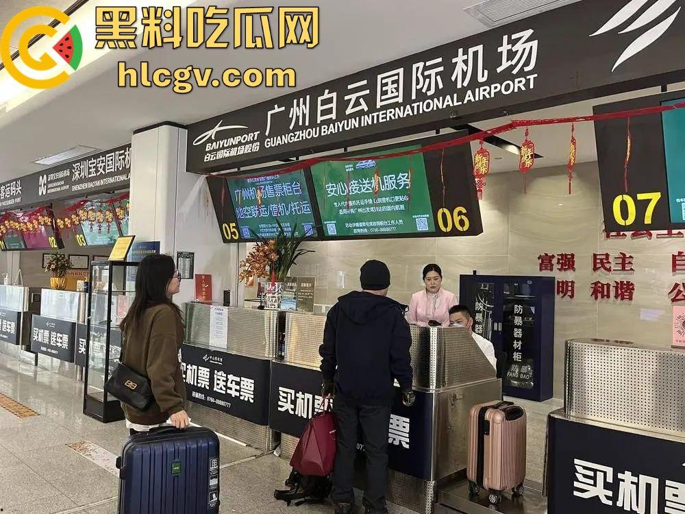 广州白云机场卫生间惊见哥们导管！上飞机前来一发图个睡得香？影子拍了40秒，这哥们结束直接收场！  第3张