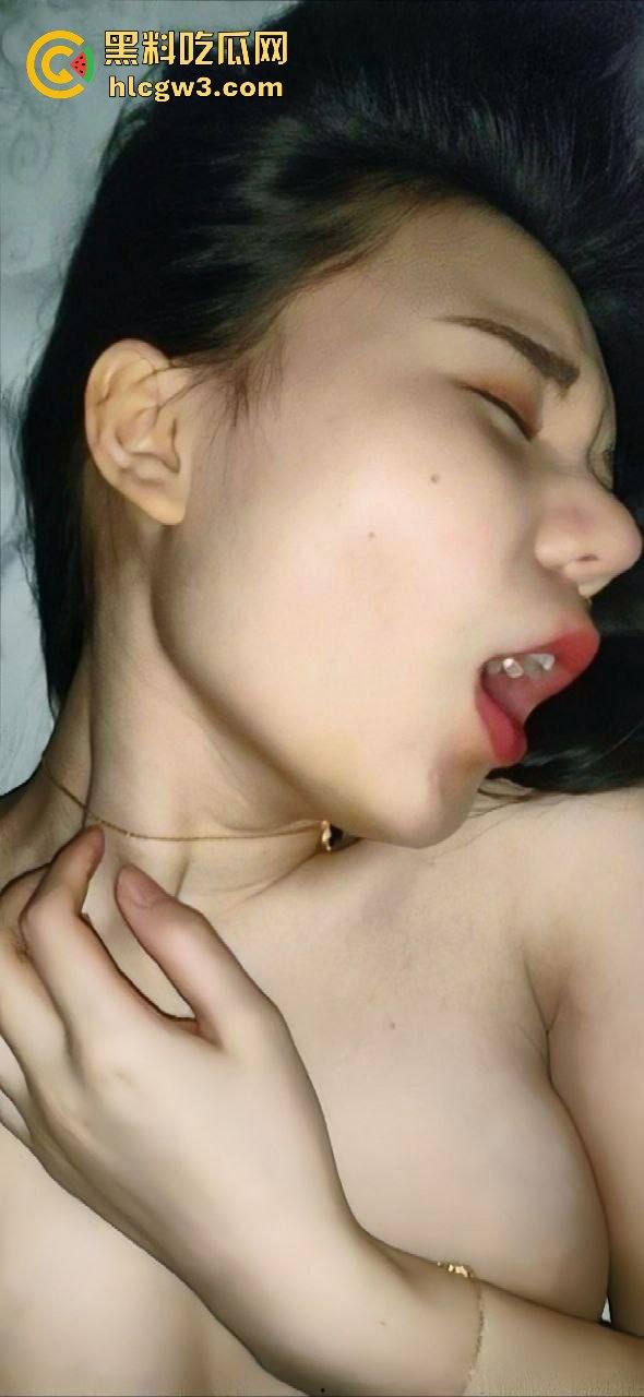 南丹火幕村KTV骚逼『 龙雨微 』少妇素颜还敢卖逼陪酒 骚逼被抠到泛滥 这年头陪酒小妹太不容易！  第10张