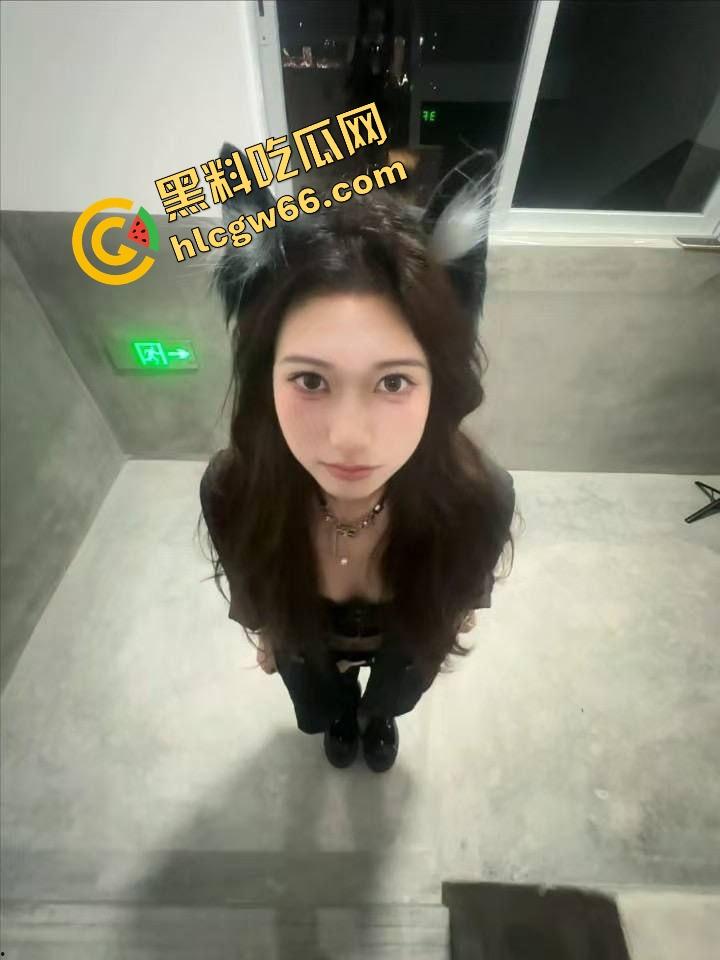 成都理工大二骚货『李娜娜』啪啪自拍流出，极品御姐身材太顶，黑丝高跟玩COS被操成狗，一晚八发全干吐！  第9张