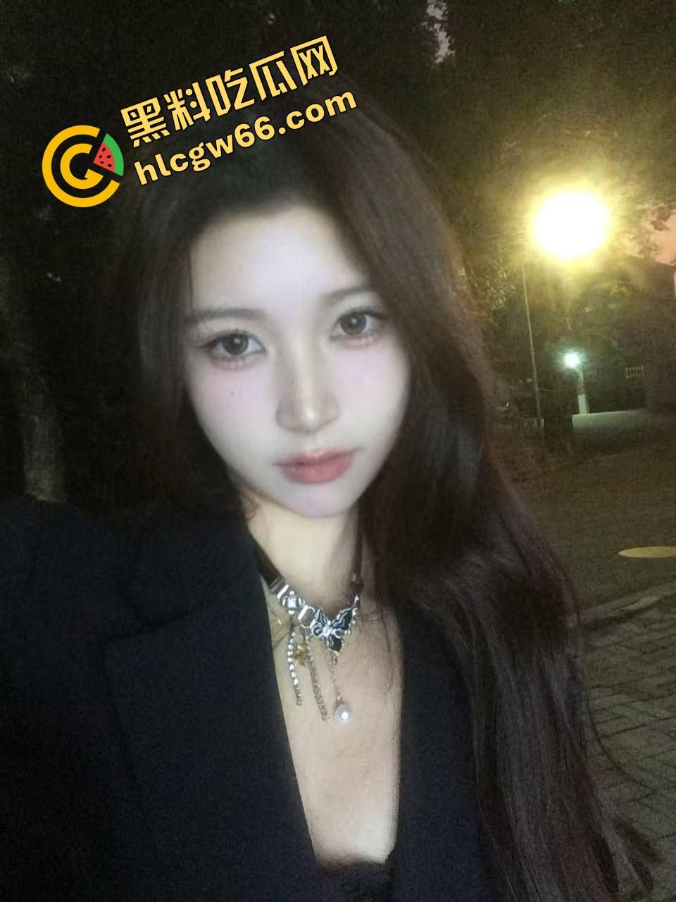 成都理工大二骚货『李娜娜』啪啪自拍流出，极品御姐身材太顶，黑丝高跟玩COS被操成狗，一晚八发全干吐！  第15张