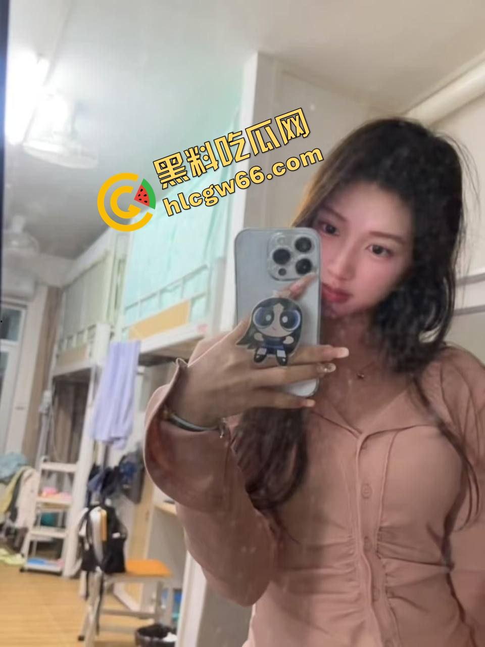 成都理工大二骚货『李娜娜』啪啪自拍流出，极品御姐身材太顶，黑丝高跟玩COS被操成狗，一晚八发全干吐！  第23张