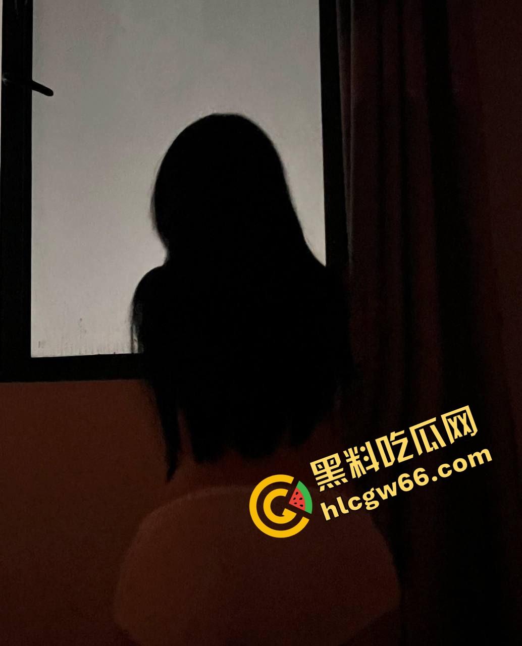 成都理工大二骚货『李娜娜』啪啪自拍流出，极品御姐身材太顶，黑丝高跟玩COS被操成狗，一晚八发全干吐！  第24张