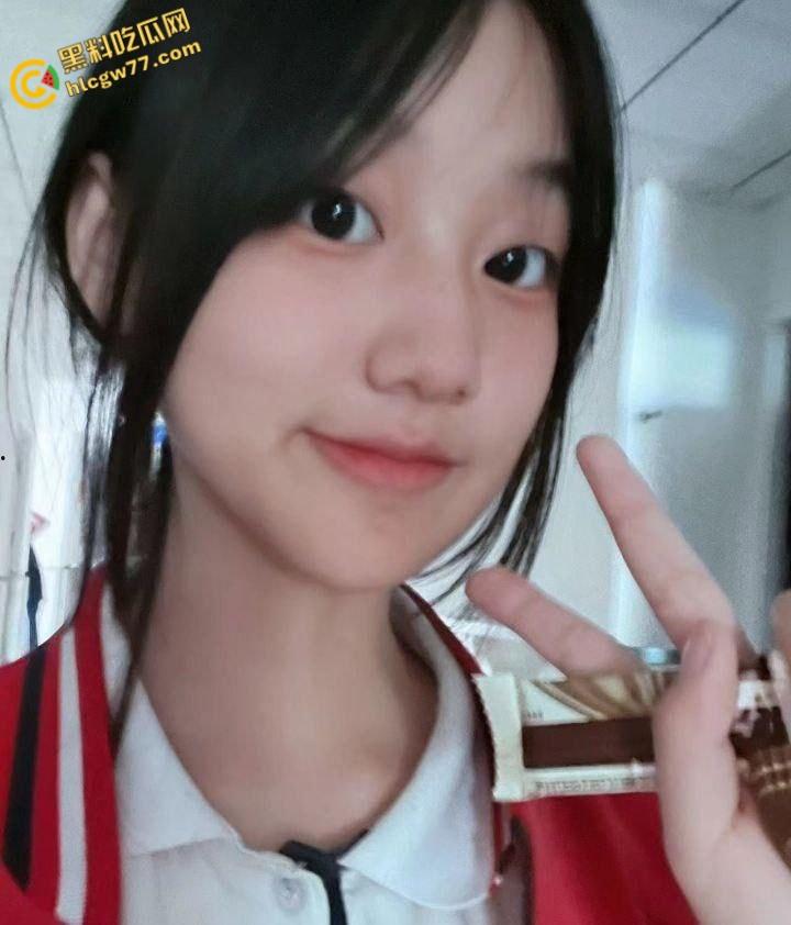 河北校花【王若玮】清纯校服藏大奶骚货！粉嫩骚逼尽显骚媚，清纯女神颜值唯美至极！  第1张