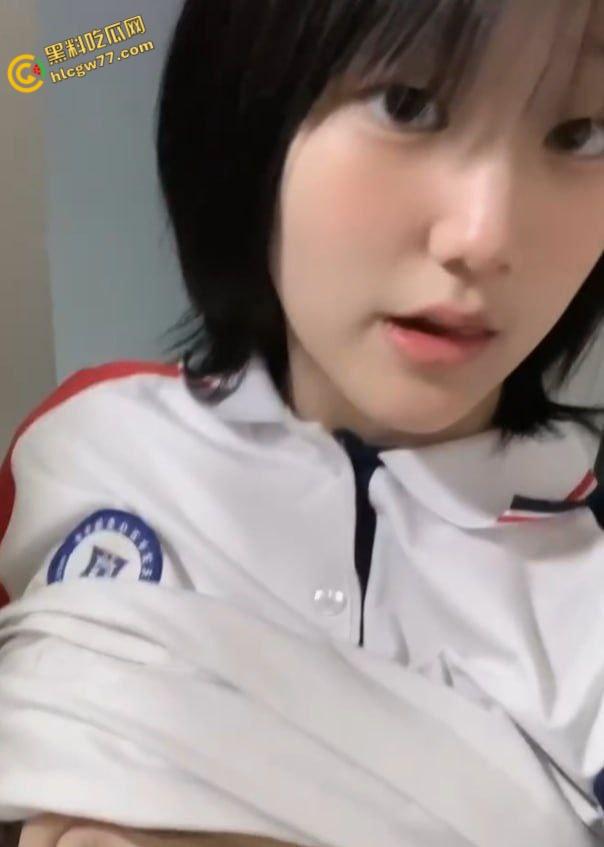 河北校花【王若玮】清纯校服藏大奶骚货！粉嫩骚逼尽显骚媚，清纯女神颜值唯美至极！  第6张