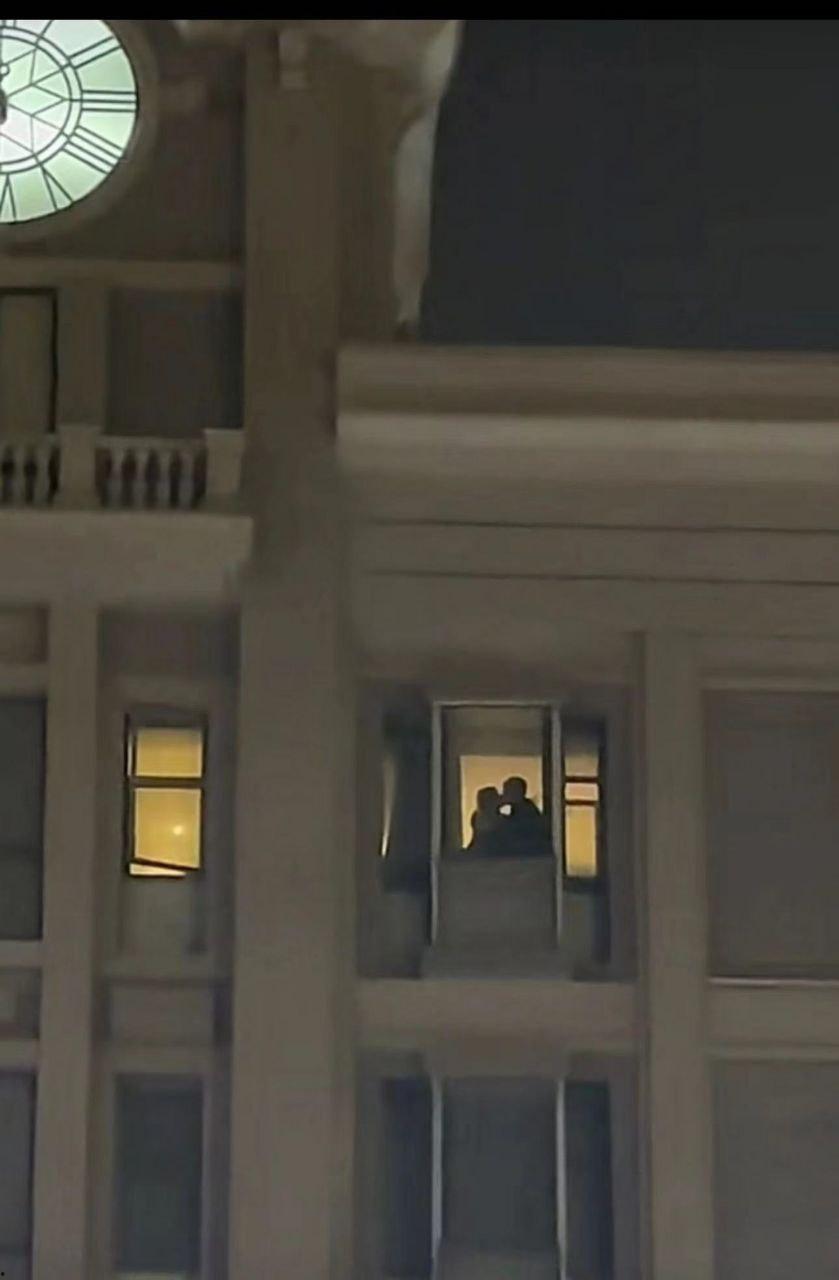 城会玩！小情侣跨年夜亲热，没想到成为直播现场  第1张