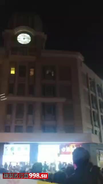 城会玩！小情侣跨年夜亲热，没想到成为直播现场  第2张