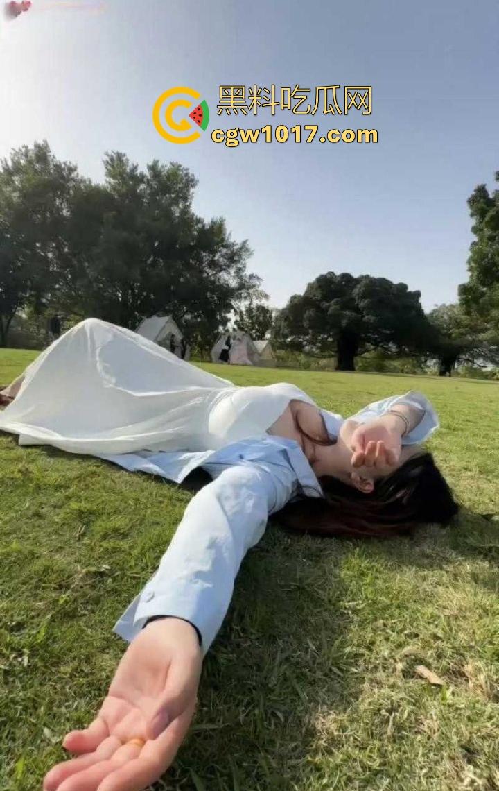 湘潭大学极品学姐【李文婷】平日清纯高冷的校园女神，在镜头前彻底放飞自我，道具骑乘自慰，尽显母狗本色！  第2张