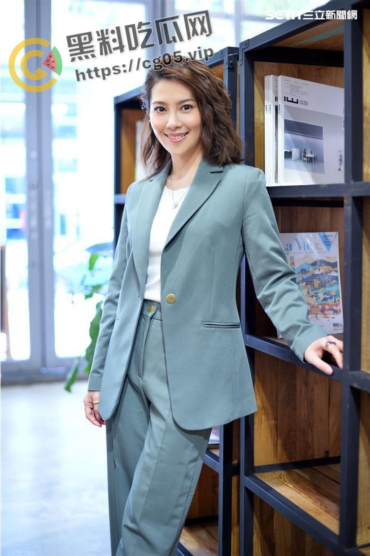 绝美台湾女博士【许蓝方】私密偷拍流出 疑似出轨对象 台上教做人 台下自做鸡  第2张