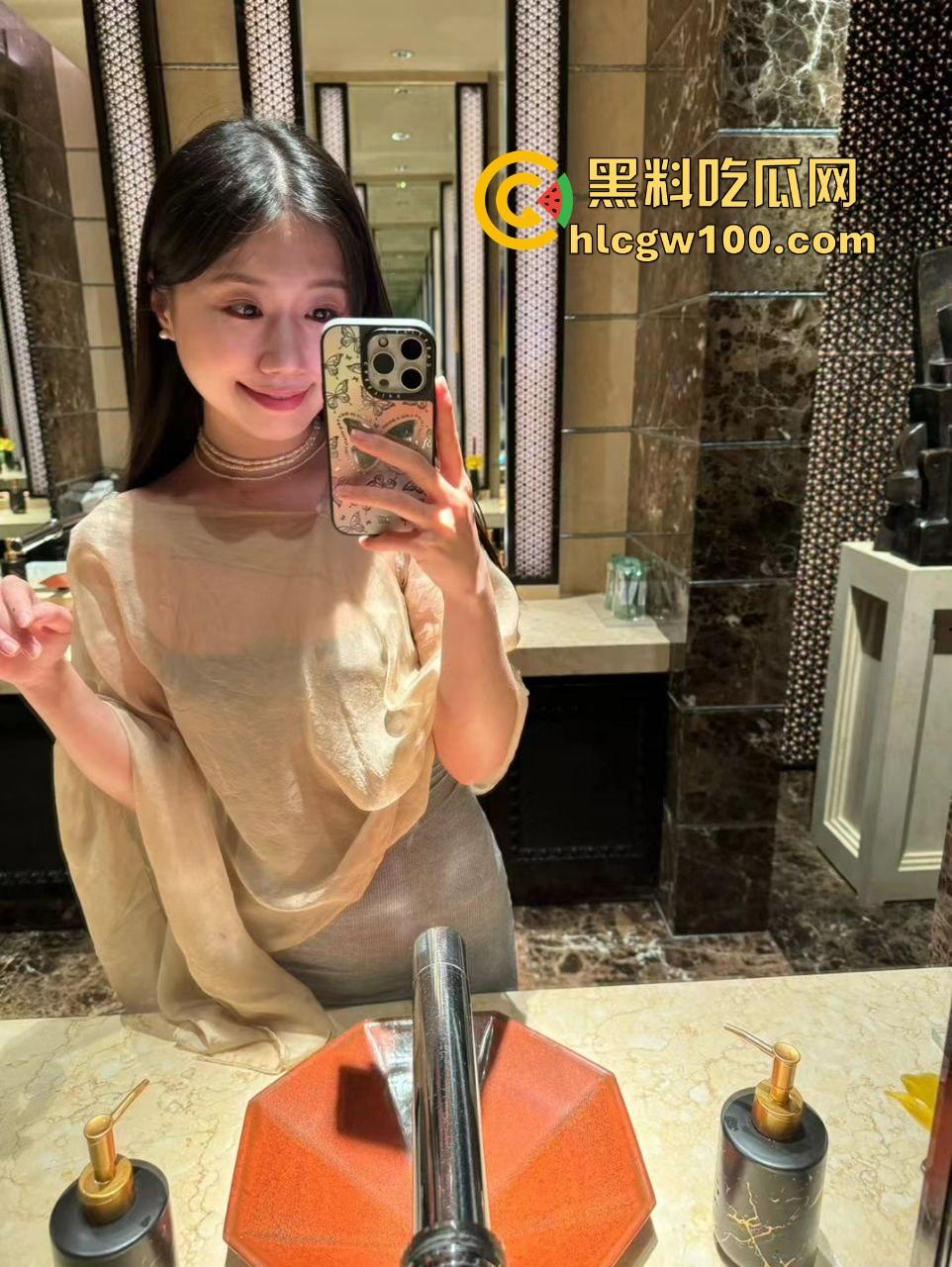 深圳券商圈惊现双标女，高冷女神【林逸薇】实为陪睡高手，专撩有钱老男人，骚浪风骚口活逆天！  第1张