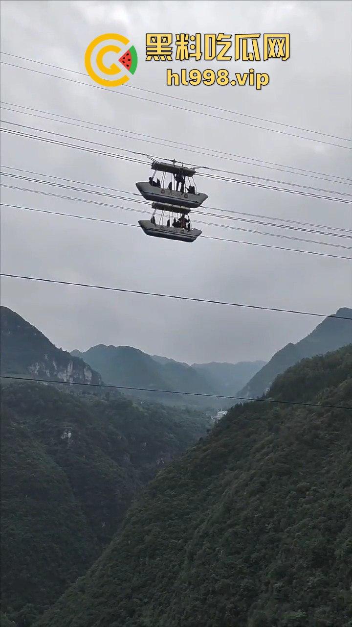 尼珠河大峡谷惊现艺高人胆大！索道上玩降落伞，伞打不开？那就是直接吃席！  第7张