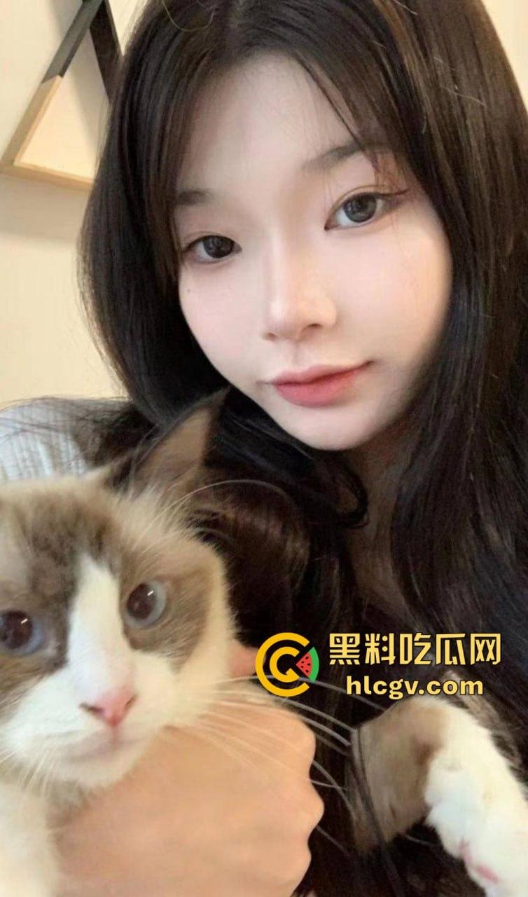 推特【委屈小狗】彻底放飞！黑丝长腿无毛嫩鲍各种姿势任人操，妥妥的后入极品！  第1张