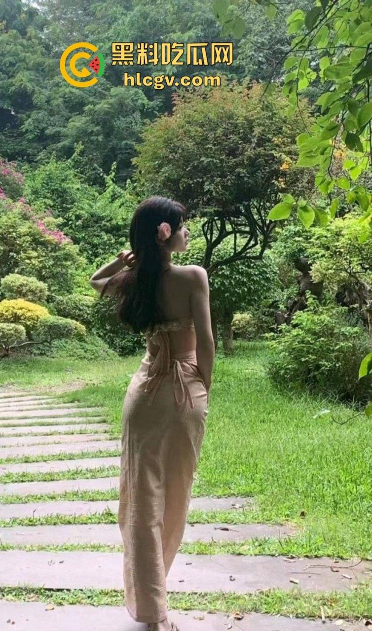 推特【委屈小狗】彻底放飞！黑丝长腿无毛嫩鲍各种姿势任人操，妥妥的后入极品！  第3张