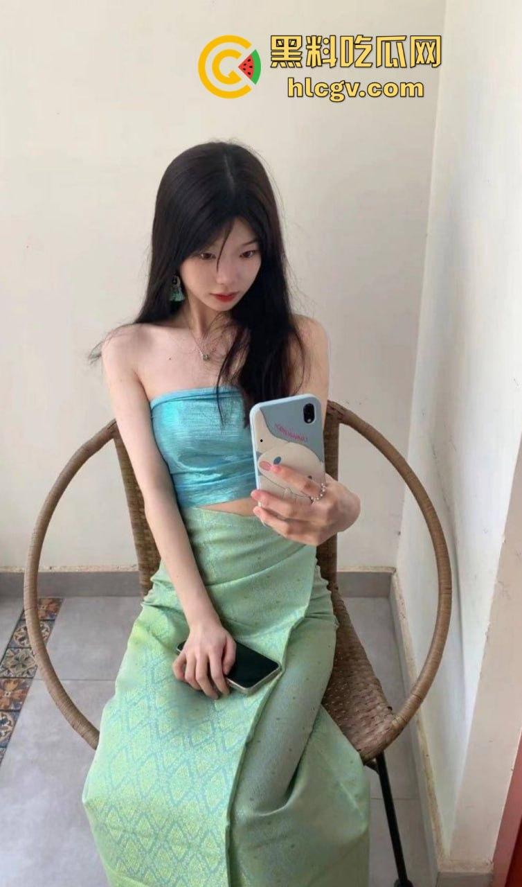 推特【委屈小狗】彻底放飞！黑丝长腿无毛嫩鲍各种姿势任人操，妥妥的后入极品！  第4张