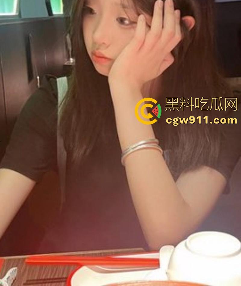 浙江工商大学大一母狗【林希然】约炮视频曝光，帮炮友深喉口交，狗链栓脖疯狂爆操，哪个男人能不瞬间硬爆？  第3张