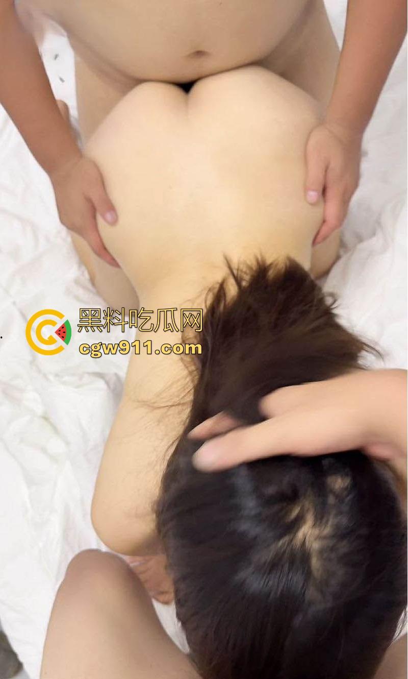 海角乱伦！酒店3p换妻老婆直接被玩坏，巨乳骚逼疯狂揉搓，猛男怒草50分钟，最后哭着求饶！  第6张