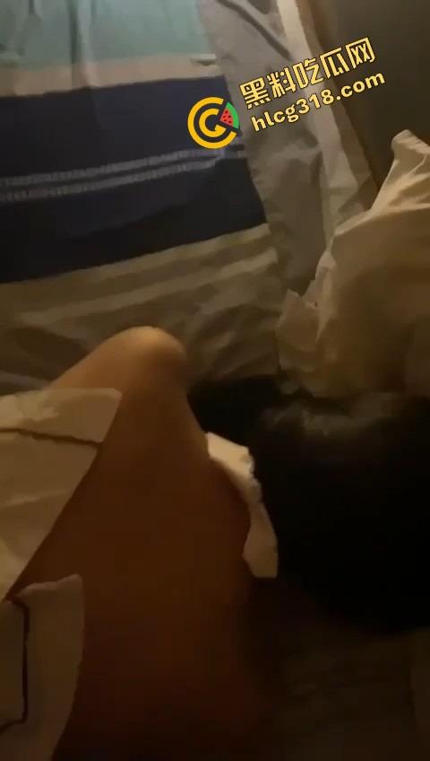 沈阳师范舞蹈生『孙欣怡』3天被干25次，骚穴被干的红肿，舔蛋舔得比狗都敬业，酒店里嗓子都叫哑了！  第10张