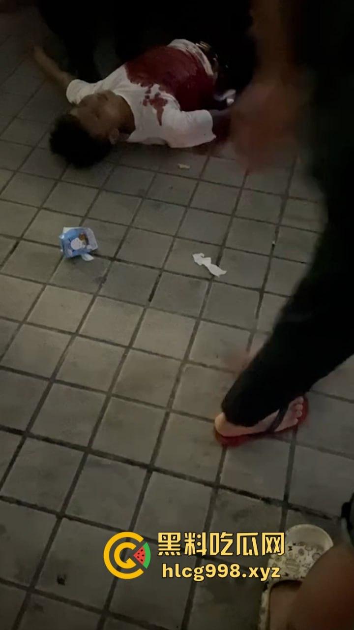 海南订台小哥侯小黑当街被杀视频曝光 平台账号被销 消息封锁 这是得罪啥人了么？  第4张