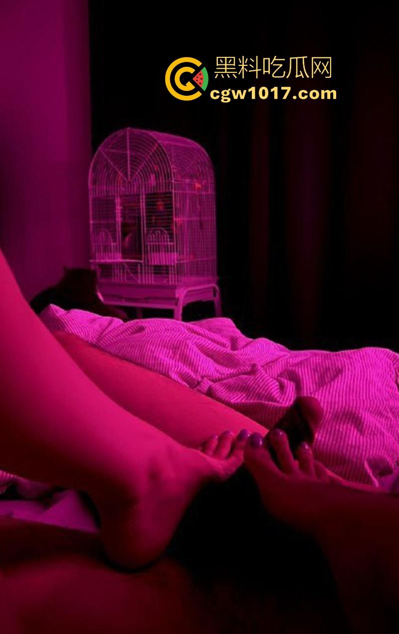 富二代约炮调教深圳极品车模，高颜值御姐化身小骚猫，SM捆绑足交贞操笼轮番上阵，白虎嫩穴无套狂操。很反差!  第6张