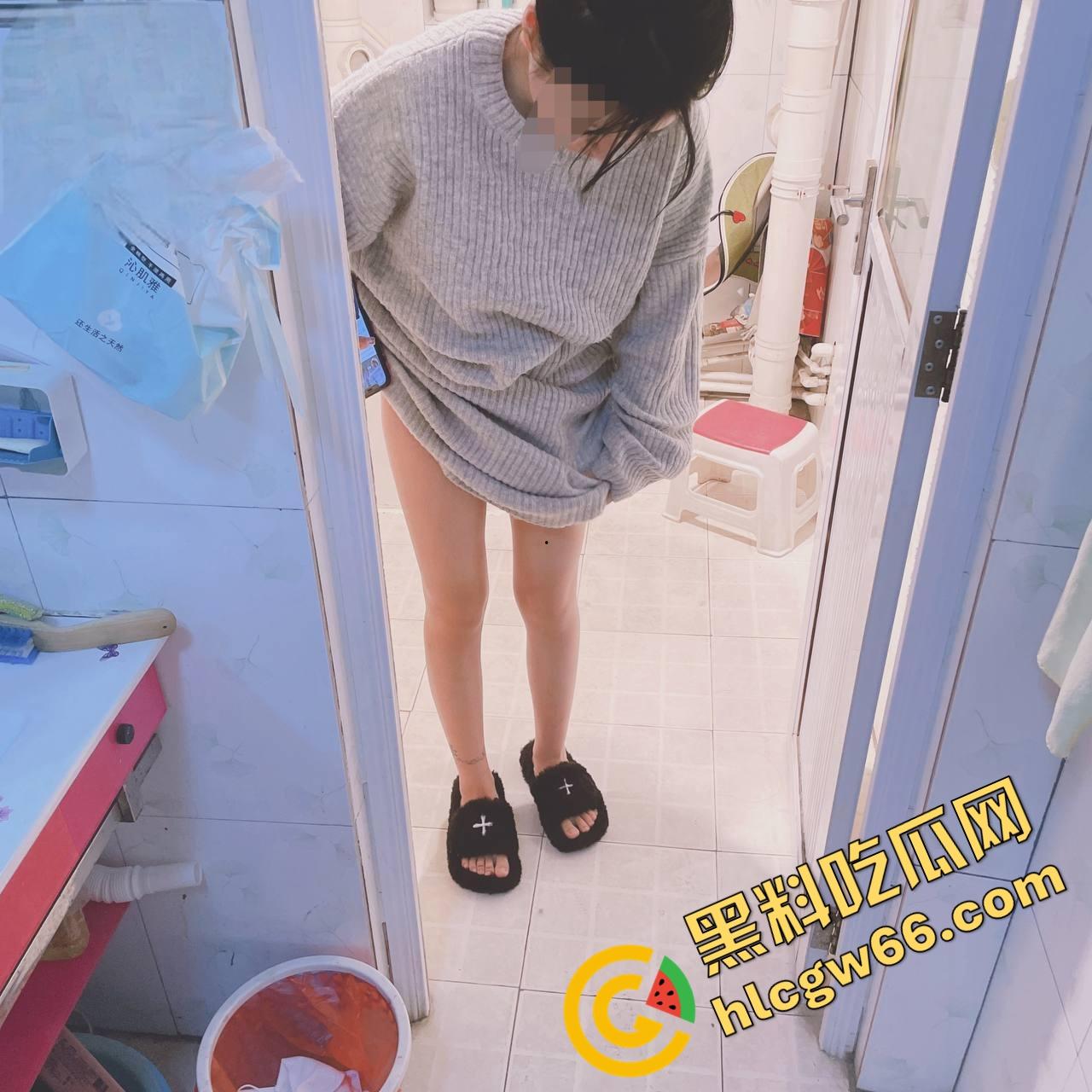 同父异母18岁妹妹让我拿下一血，小狗打架她看热闹，我偷拍奶子意淫操翻她！  第39张