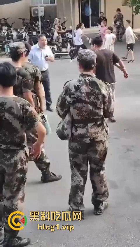 军训压力大？河南大学软件学院大三生宿舍爆发持刀大战,宿舍变修罗场！  第5张