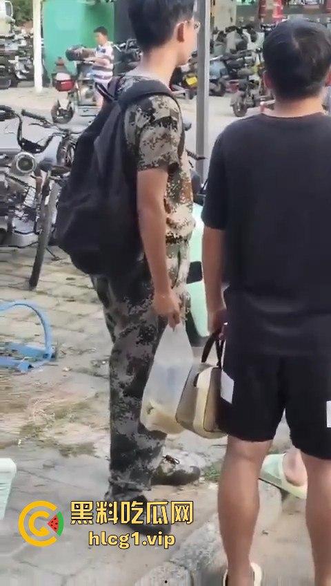 军训压力大？河南大学软件学院大三生宿舍爆发持刀大战,宿舍变修罗场！  第9张