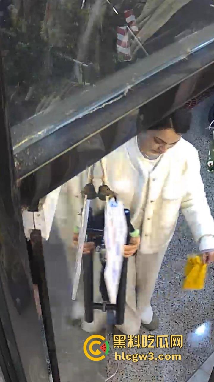 福建泉州已婚男经不住骚逼老皮条诱惑出轨劈腿 事后遭威胁帮其还钱直接崩溃 小三真实长相曝光：哥们你是真饿了啊？  第4张