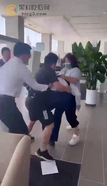 凯迪拉克销售员疯狂车震客户14岁女儿，客户夫妻暴力报复销售引发4S店风波！  第2张