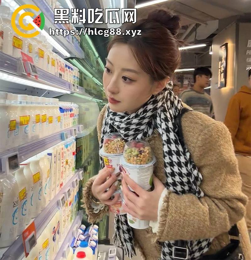 天津27岁反差母狗【任紫霄】被体育生男友曝光性爱视频 完美身材被疯狂打桩爆操 简直就是行走的炮架！  第1张