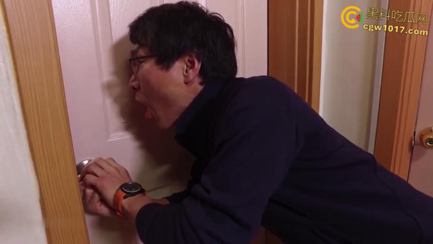 韩国三级伦理《寄宿公寓饥饿的狼》， 刚到青春期饥渴的嫩妹，对同居室友早已按耐不住，在客厅主动勾引被无套中出！  第3张