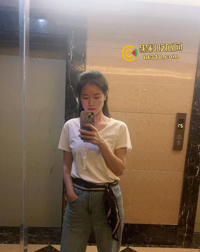 重庆丰都医院王丽欲求不满！老公异地难满足，多次偷情约炮狂绿夫君，运动袜配肉丝既运动又骚气！  第2张