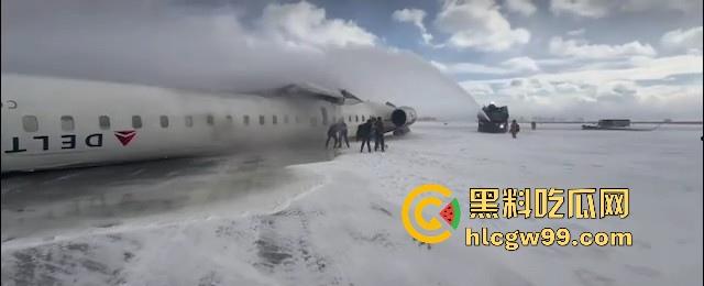 美国飞机又又又出事了！明尼苏达州飞往多伦多皮尔逊的飞机机腹朝天降落，堪比电影特效，幸好没人死亡。  第5张