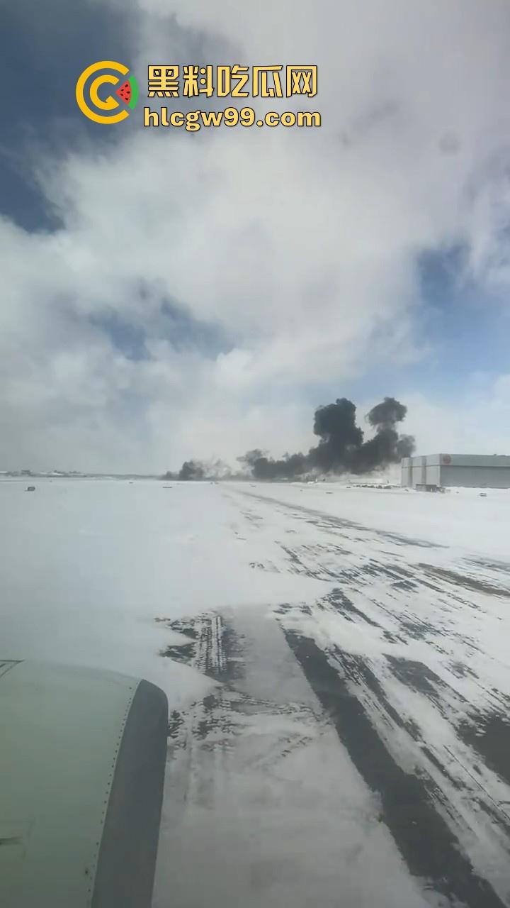 美国飞机又又又出事了！明尼苏达州飞往多伦多皮尔逊的飞机机腹朝天降落，堪比电影特效，幸好没人死亡。  第6张