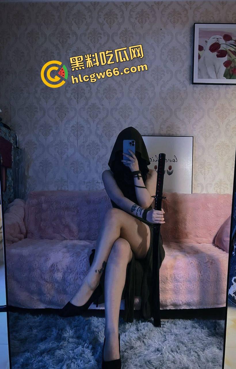 河北高颜值精神小妹自拍流出，骚得不行，香得离谱，黑丝女仆穿上直接想原地开干！  第6张